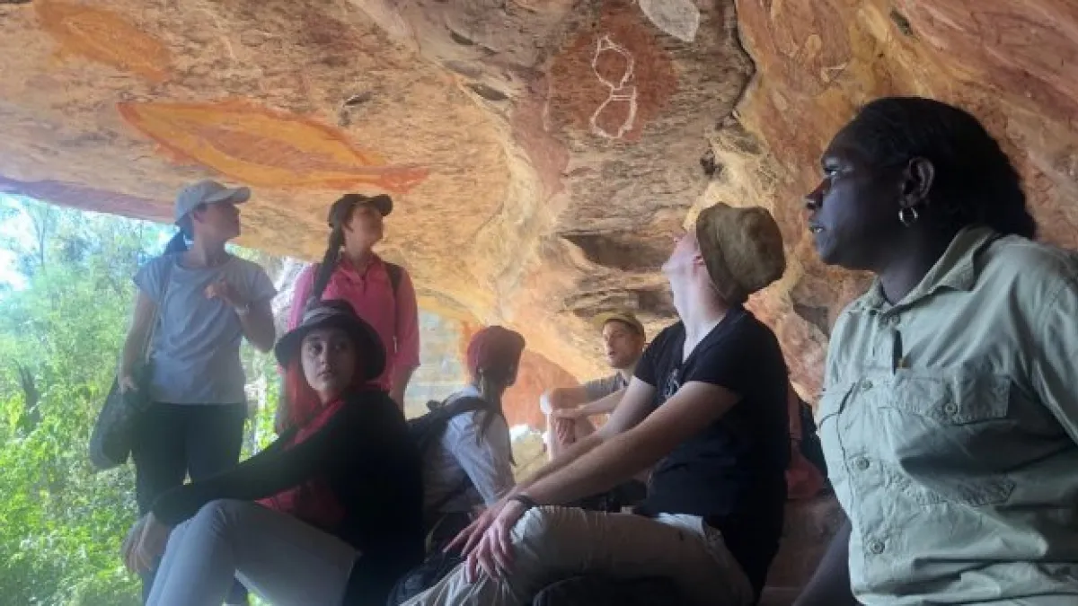 Njanjma Ranger, Ursula Badari shares knowledge with students in Arnhemland, near Gunbalanyah, NT. Photo credit: Greg Williams